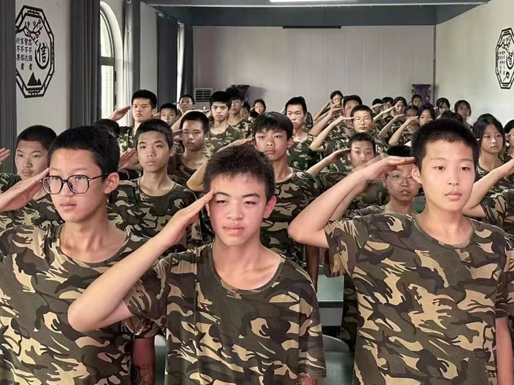 問題少年教育學(xué)校:青春叛逆期有哪些表現(xiàn)？